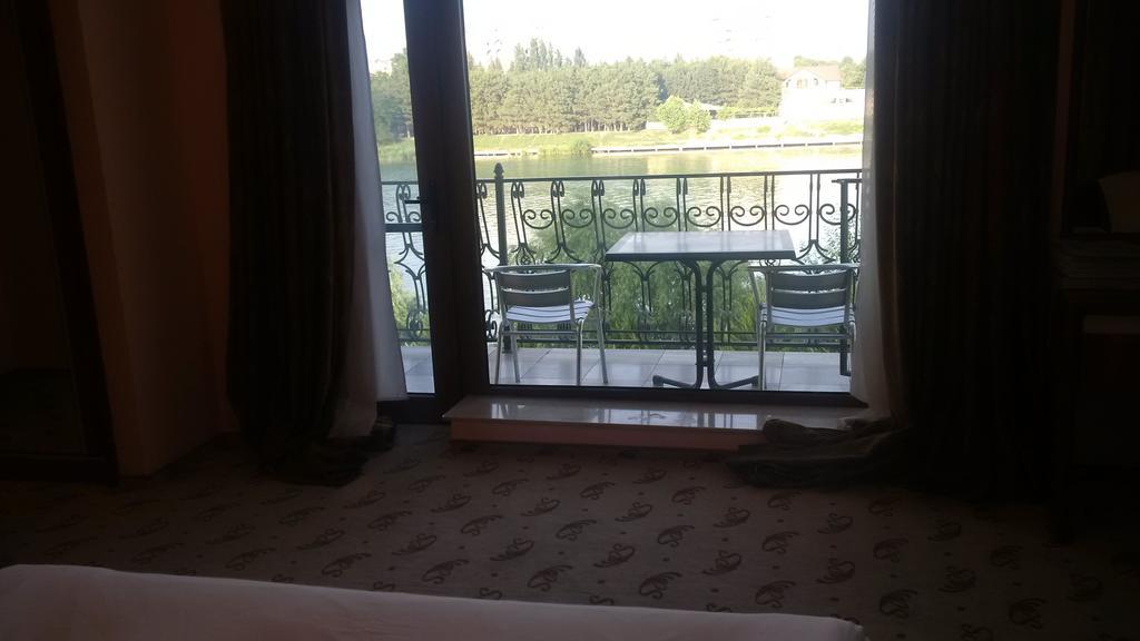 River Side Hotel Mingachevir Habitación foto