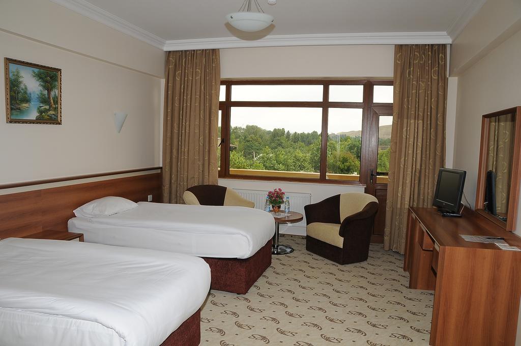 River Side Hotel Mingachevir Habitación foto
